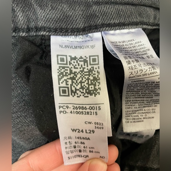 Levi’s High Waisted Mom Jeans EUC - Picture 5 of 5